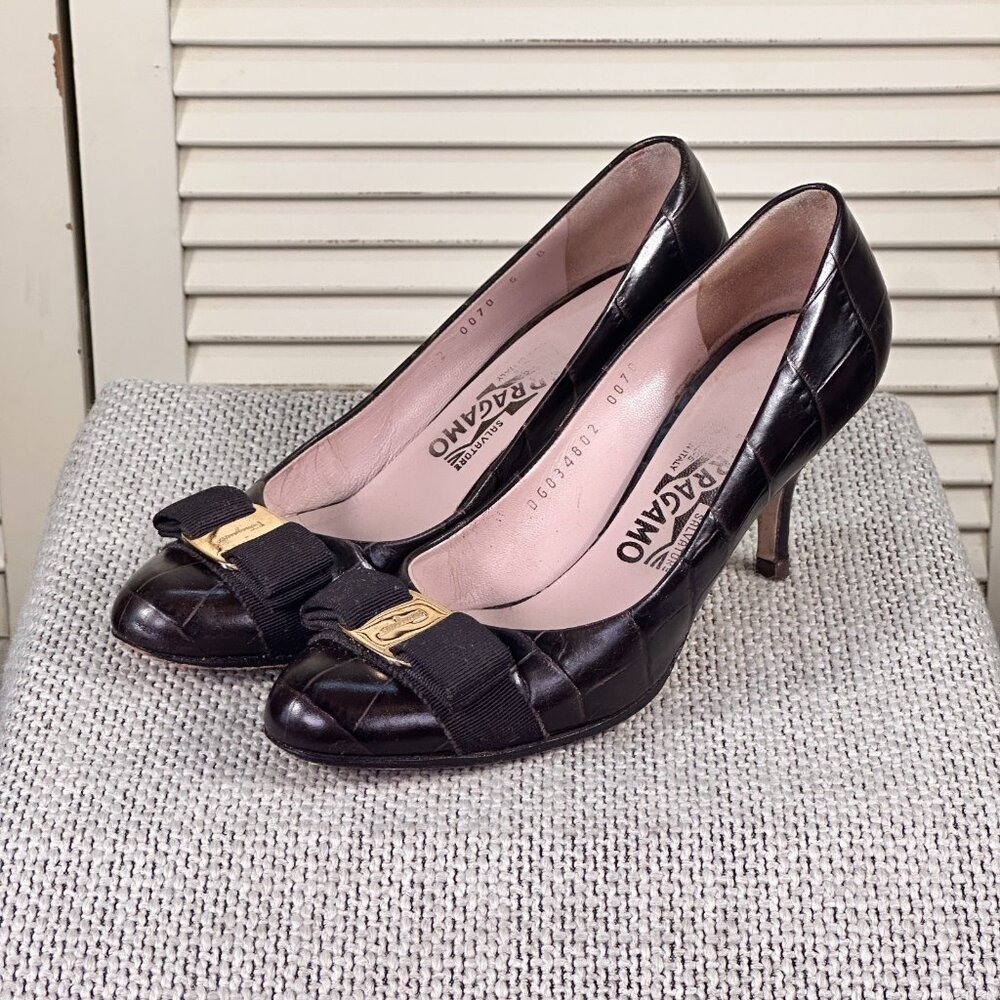 Vintage Salvatore Ferragamo Vara Brown Leather Gold Bow Designer Heels Size 6 B
